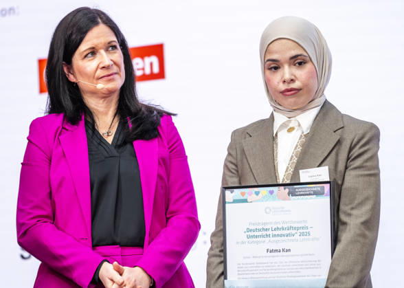 Fatma Kan German Teacher Award 2025 EUR, Germany, Berlin, 23 02 2026 Senator for Education Katharina Günther Wünsch CDU The best teacher is Fatma Kan from Quinoa Schule integrierte Sekundarschule Berlin Award ceremony of the German Teacher Award 2025 Ten teachers, three school admi