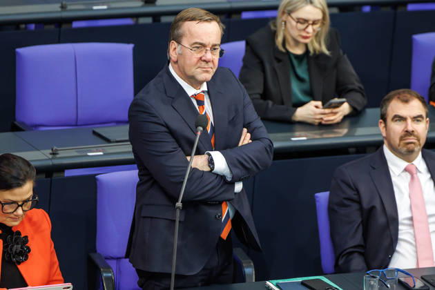 Bundestag Boris Pistorius SPD , Federal Minister of Defense, during the questioning of the Federal Government in the German Bundestag on 25 02 26 in Berlin Berlin Berlin Germany Bundestag