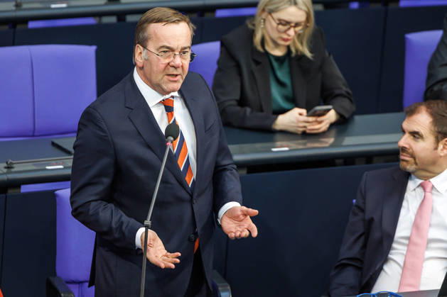 Bundestag Boris Pistorius SPD , Federal Minister of Defense, during the questioning of the Federal Government in the German Bundestag on 25 02 26 in Berlin Berlin Berlin Germany Bundestag