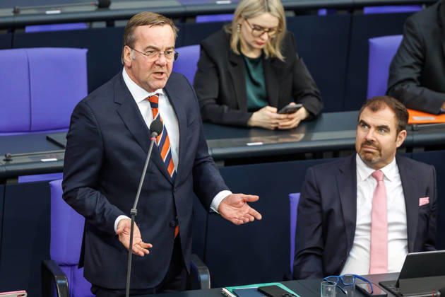 Bundestag Boris Pistorius SPD , Federal Minister of Defense, during the questioning of the Federal Government in the German Bundestag on 25 02 26 in Berlin Berlin Berlin Germany Bundestag