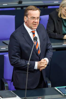 Bundestag Boris Pistorius SPD , Federal Minister of Defense, during the questioning of the Federal Government in the German Bundestag on 25 02 26 in Berlin Berlin Berlin Germany Bundestag