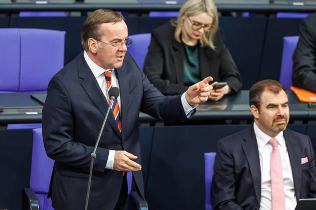 Bundestag Boris Pistorius SPD , Federal Minister of Defense, during the questioning of the Federal Government in the German Bundestag on 25 02 26 in Berlin Berlin Berlin Germany Bundestag