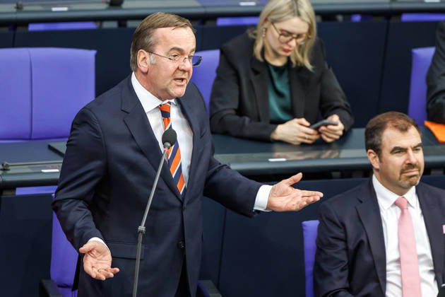 Bundestag Boris Pistorius SPD , Federal Minister of Defense, during the questioning of the Federal Government in the German Bundestag on 25 02 26 in Berlin Berlin Berlin Germany Bundestag