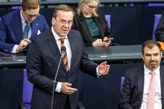 Bundestag Boris Pistorius SPD , Federal Minister of Defense, during the questioning of the Federal Government in the German Bundestag on 25 02 26 in Berlin Berlin Berlin Germany Bundestag
