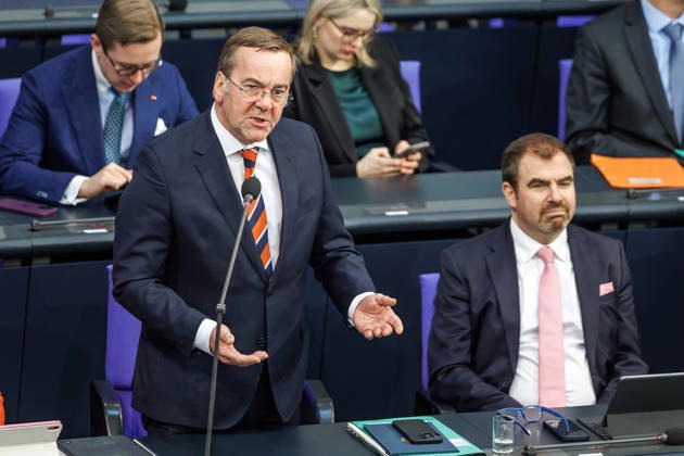 Bundestag Boris Pistorius SPD , Federal Minister of Defense, during the questioning of the Federal Government in the German Bundestag on 25 02 26 in Berlin Berlin Berlin Germany Bundestag