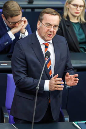 Bundestag Boris Pistorius SPD , Federal Minister of Defense, during the questioning of the Federal Government in the German Bundestag on 25 02 26 in Berlin Berlin Berlin Germany Bundestag