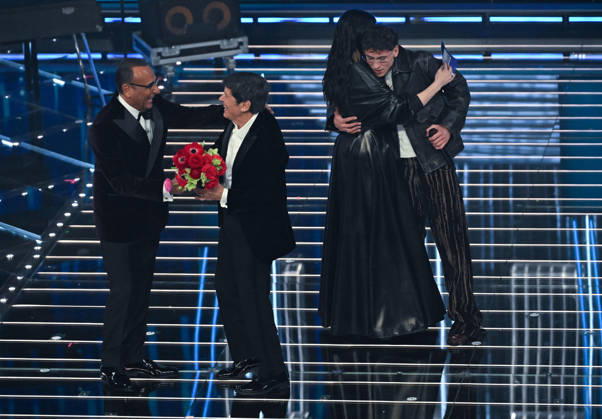 February 27, 2026, Sanremo, Italy: (L-R) Sanremo Festival host and artistic director Carlo Conti with Italian singers Gianni Morandi, Laura Pausini and Tredici Pietro perform on stage at the Ariston theatre during the 76th edition of the Sanremo Italian Song Festival, in Sanremo, Italy, 27 February 2026. The music festival will run from 24 to 28 February 2026. ANSA RICCARDO ANTIMIANI. Sanremo Italy - ZUMAa110 20260227_zaf_a110_163 Copyright: xRiccardoxAntimianix