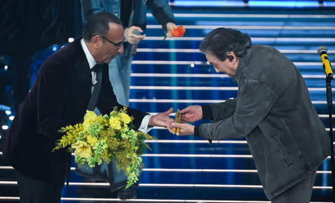 February 27, 2026, Sanremo, Italy: (L-R) Sanremo Festival host and artistic director Carlo Conti with Italian singer Tullio De Piscopo perform on stage at the Ariston theatre during the 76th edition of the Sanremo Italian Song Festival, in Sanremo, Italy, 27 February 2026. The music festival will run from 24 to 28 February 2026. ANSA RICCARDO ANTIMIANI. Sanremo Italy - ZUMAa110 20260227_zaf_a110_173 Copyright: xRiccardoxAntimianix