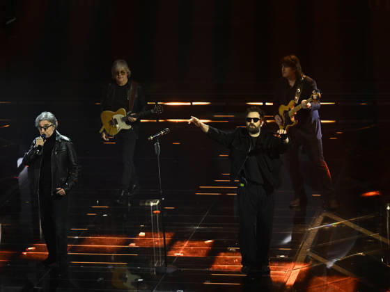 Sanremo, 76th Italian Song Festival. Fourth Night. Pictured: Tommaso Paradiso with Stadio. Copyright: xMaurizioxD Avanzox xipa-agency.netx xPoolxSanremox02x IPA_Agency_IPA72121824