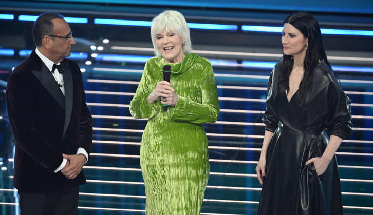 February 27, 2026, Sanremo, ITALY: (L-R) Sanremo Festival host and artistic director Carlo Conti, Italian singer Caterina Caselli and Italian singer Laura Pausini on stage at the Ariston theatre during the 76th edition of the Sanremo Italian Song Festival, in Sanremo, Italy, 27 February 2026. The music festival will run from 24 to 28 February 2026. ANSA RICCARDO ANTIMIANI. Sanremo ITALY - ZUMAa110 20260227_zaf_a110_207 Copyright: xRiccardoxAntimianix