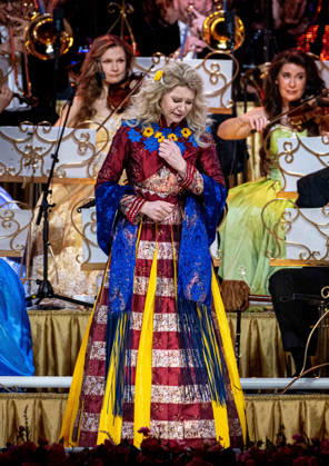 28 02 2026, xlakx, Entertainment, Andre Rieu Tour 2026 v l Andre Rieu and a Ukrainian singer on his tour of the Uber Arena Berlin Berlin Daniel Lakomski