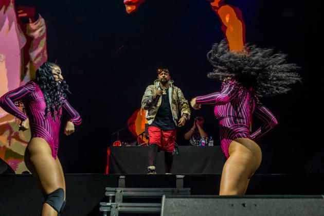 Sean Paul plays a show of his TIMELESS TOUR on March 5, 2026 at the QUARTERBACK Immobilien ARENA Leipzig In front of an almost sold-out venue, the dancehall star delivers an energetic performance with his best-known hits, accompanied by a DJ and an elaborate light and video production, while the audience in the arena dances and sings along ï¿¼ Sean Paul Lei