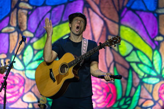 SaO PAULO, SP - 05.03.2026: CANTOR JASON MRAZ FAZ SHOW EM SP - American singer and songwriter Jason Mraz performs at Espaco Unimed, in Sao Paulo, this Thursday (05), with the tour Return to South America Tour, his first in South America in a decade. The show brought together around 3,700 people and featured hits such as I™m Yours, Lucky and I Won™t Give Up. On stage, Mraz was accompanied by Mona Tavakoli, Becky Gebhardt, Chaska Potter, Mai Bloomfield, Camellia Akhami Gadret and Toca Rivera. x2899351x EmersonxSantos
