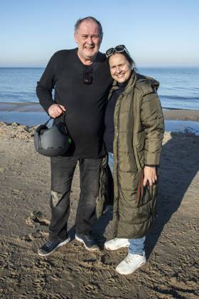 abb Walter Lehnertz and Sonja Burghausen wife Waldi as guests on the beach at 10 years Baltic Lights 2026 celebrity charity sled dog race in favor of Welthungerhilfe at the Baltic Sea between the sea bridge Ahlbeck and the sea bridge Heringsdorf , Friday 06 03 2026 in Heringsdorf MV Germany