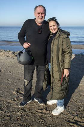 abb Walter Lehnertz and Sonja Burghausen wife Waldi as guests on the beach at 10 years Baltic Lights 2026 celebrity charity sled dog race in favor of Welthungerhilfe at the Baltic Sea between the sea bridge Ahlbeck and the sea bridge Heringsdorf , Friday 06 03 2026 in Heringsdorf MV Germany