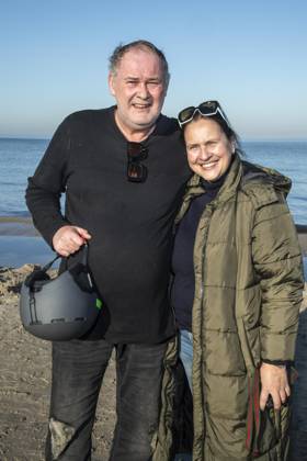 abb Walter Lehnertz and Sonja Burghausen wife Waldi as guests on the beach at 10 years Baltic Lights 2026 celebrity charity sled dog race in favor of Welthungerhilfe at the Baltic Sea between the sea bridge Ahlbeck and the sea bridge Heringsdorf , Friday 06 03 2026 in Heringsdorf MV Germany