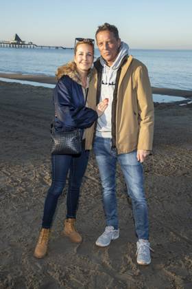 abb Sandra Sophie Trauboth and Patrick Graf von Faber Castell as guests on the beach at the 10th anniversary of Baltic Lights 2026 celebrity charity sled dog race in aid of Welthungerhilfe on the Baltic Sea between the Ahlbeck and Heringsdorf sea bridges, Friday 06 03 2026 in Heringsdorf MV Germany