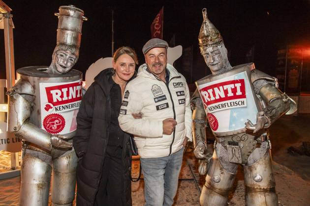 abb Julia Demtroeder and Till Demtroeder couple hosts on the beach at 10 years Baltic Lights 2026 celebrity charity sled dog race in favor of Welthungerhilfe at the Baltic Sea between the sea bridge Ahlbeck and the sea bridge Heringsdorf , Friday 06 03 2026 in Heringsdorf MV Germany