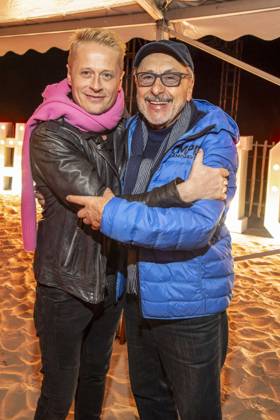 abb Roman Knizka and Wolfgang Stumph as guests on the beach at the 10th anniversary of Baltic Lights 2026 celebrity charity sled dog race in aid of Welthungerhilfe on the Baltic Sea between the Ahlbeck sea bridge and the Heringsdorf sea bridge, Friday 06 03 2026 in Heringsdorf MV Germany