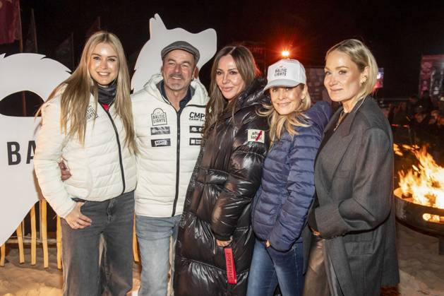 abb Nina Ensmann, Till Demtroeder, Simone Thomalla, Anja Lanaeus and Janine Kunze as guests on the beach at 10 years of Baltic Lights 2026 celebrity charity sled dog race in aid of Welthungerhilfe on the Baltic Sea between the Ahlbeck sea bridge and the Heringsdorf sea bridge , Friday 06 03 2026 in Heringsdorf MV Germany