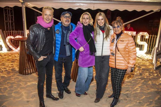 abb Roman Knizka, Franziska Hippe, Nina Ensmann, Wolfgang Stumph and Christine Stumph as guests on the beach at 10 years of Baltic Lights 2026 celebrity charity sled dog race in aid of Welthungerhilfe on the Baltic Sea between the Ahlbeck sea bridge and the Heringsdorf sea bridge , Friday 06 03 2026 in Heringsdorf MV Germany