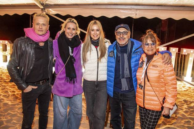abb Roman Knizka, Franziska Hippe, Nina Ensmann, Wolfgang Stumph and Christine Stumph as guests on the beach at 10 years of Baltic Lights 2026 celebrity charity sled dog race in aid of Welthungerhilfe on the Baltic Sea between the Ahlbeck sea bridge and the Heringsdorf sea bridge , Friday 06 03 2026 in Heringsdorf MV Germany
