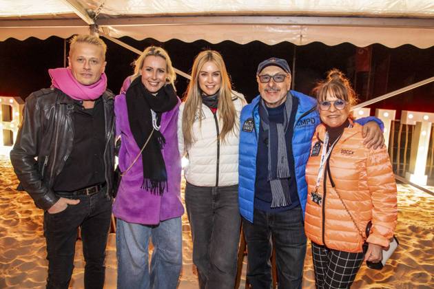 abb Roman Knizka, Franziska Hippe, Nina Ensmann, Wolfgang Stumph and Christine Stumph as guests on the beach at 10 years of Baltic Lights 2026 celebrity charity sled dog race in aid of Welthungerhilfe on the Baltic Sea between the Ahlbeck sea bridge and the Heringsdorf sea bridge , Friday 06 03 2026 in Heringsdorf MV Germany