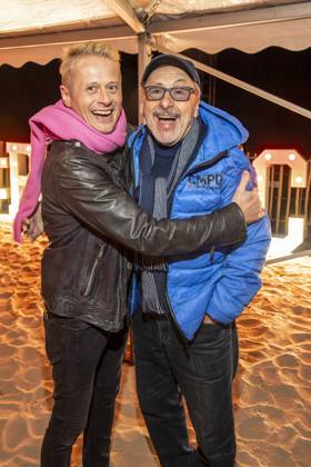 abb Roman Knizka and Wolfgang Stumph as guests on the beach at the 10th anniversary of Baltic Lights 2026 celebrity charity sled dog race in aid of Welthungerhilfe on the Baltic Sea between the Ahlbeck sea bridge and the Heringsdorf sea bridge, Friday 06 03 2026 in Heringsdorf MV Germany