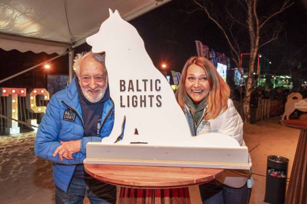 abb Dieter Hallervorden and Mrs. Christiane Zander as guests on the beach at 10 years Baltic Lights 2026 celebrity charity sled dog race in favor of Welthungerhilfe at the Baltic Sea between the sea bridge Ahlbeck and the sea bridge Heringsdorf , Friday 06 03 2026 in Heringsdorf MV Germany