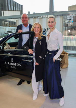 New beauty era at Strandfein Uta Raasch and Jeannine Halene present the Strandfein Beauty Signature Line Designer Uta Raasch with her business partner Jeannine Halene Agentur Rheinschurken de are making a strong statement with their newly founded brand In the photo also QVC CEO Mathias Bork 10 years of Strandfein at QVC Düsseldorf The Art of Beau