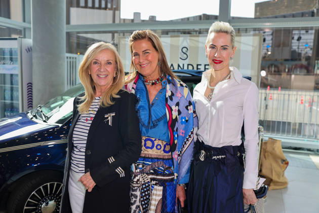 New beauty era at Strandfein Uta Raasch and Jeannine Halene present the Strandfein Beauty Signature Line Designer Uta Raasch with her business partner Jeannine Halene Agentur Rheinschurken de are making a strong statement with their newly founded brand In the photo also fashion designer Siggi Spiegelburg Düsseldorf The Art of Beauty Messe NRW Germany