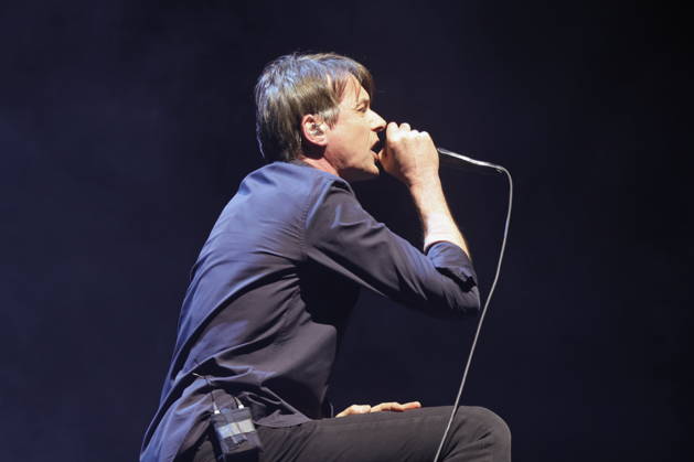 09 03 2026, Suede, singer Brett Anderson, in concert live at Uber Eats Music Hall, Berlin, Berlin