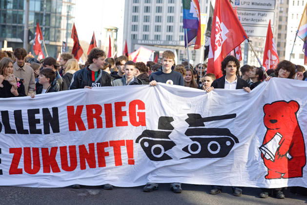 Berlin, Germany, DEU School strike against compulsory military service 05 03 2026, Berlin, Germany, DEU School strike against compulsory military service Students from Berlin are striking against possible conscription