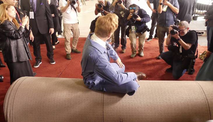 RECORD DATE NOT STATED * Conan O Brien At Oscar s Carpet Roll-Out.* (NEW) *Conan O Brien At Oscar s Carpet Roll-Out.* March 11, 2026, Dolby Theatre, Ovation Hollywood, California, USA: Host of the coming March 15, Sunday s 2026 Oscars, event host Conan O Brien ceremonially-rolled out the 900-foot-long 2026 Oscars Red Carpet at the Dolby Theatre in Los Angeles, while assisting the crew, joking about the carpet s 6,000-lb weight, and momentarily reclining on the carpet for a photo-op seen around-the-world. Credit: Julia Mineeva EGBN News TheNews2 (Foto: EGBN News Thenews2 imago images) * Conan O Brien At Oscar s Carpet Roll-Out.* Copyright: xEGBNxNewsx
