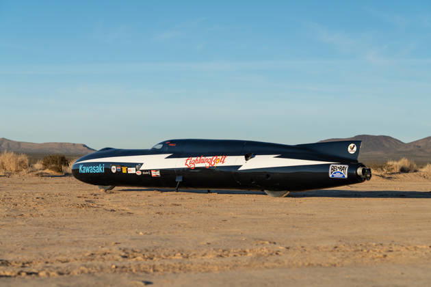 Record-breaking 300mph motorcycle is heading under the hammer Story from Jam Press (Fastest Motorbike Sale) Pictured: 1975 Don Vesco Silver Bird Lightning Bolt. Record-breaking 300mph motorcycle is heading under the hammer A record-breaking motorcycle, which was the first to ever hit 300mph, is heading under the hammer. The iconic 1975 Don Vesco Silver Bird Lightning Bolt land speed motorcycle is looking for a new owner. The unique piece of motorbiking history set an international record of 303mph in 1975. The bike is kitted out with two Yamaha TZ750 engines, as reported by CreatorZine. It was built by Don Vesco to race on the Bonneville Salt Flats, in Utah, the USA. Three years after the Silver Bird broke the record, the racer tran Copyright: xJamxPress MecumxAuctions
