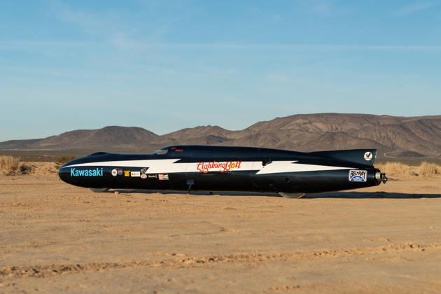 Record-breaking 300mph motorcycle is heading under the hammer Story from Jam Press (Fastest Motorbike Sale) Pictured: 1975 Don Vesco Silver Bird Lightning Bolt. Record-breaking 300mph motorcycle is heading under the hammer A record-breaking motorcycle, which was the first to ever hit 300mph, is heading under the hammer. The iconic 1975 Don Vesco Silver Bird Lightning Bolt land speed motorcycle is looking for a new owner. The unique piece of motorbiking history set an international record of 303mph in 1975. The bike is kitted out with two Yamaha TZ750 engines, as reported by CreatorZine. It was built by Don Vesco to race on the Bonneville Salt Flats, in Utah, the USA. Three years after the Silver Bird broke the record, the racer tran Copyright: xJamxPress MecumxAuctions