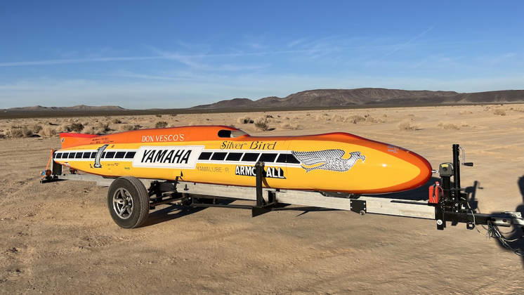 Record-breaking 300mph motorcycle is heading under the hammer Story from Jam Press (Fastest Motorbike Sale) Pictured: 1975 Don Vesco Silver Bird Lightning Bolt. Record-breaking 300mph motorcycle is heading under the hammer A record-breaking motorcycle, which was the first to ever hit 300mph, is heading under the hammer. The iconic 1975 Don Vesco Silver Bird Lightning Bolt land speed motorcycle is looking for a new owner. The unique piece of motorbiking history set an international record of 303mph in 1975. The bike is kitted out with two Yamaha TZ750 engines, as reported by CreatorZine. It was built by Don Vesco to race on the Bonneville Salt Flats, in Utah, the USA. Three years after the Silver Bird broke the record, the racer tran Copyright: xJamxPress MecumxAuctions