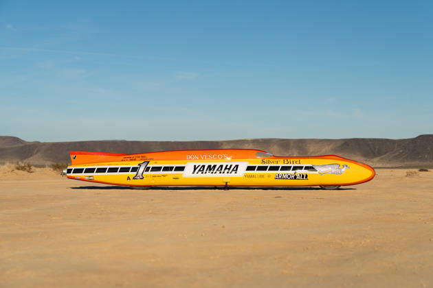 Record-breaking 300mph motorcycle is heading under the hammer Story from Jam Press (Fastest Motorbike Sale) Pictured: 1975 Don Vesco Silver Bird Lightning Bolt. Record-breaking 300mph motorcycle is heading under the hammer A record-breaking motorcycle, which was the first to ever hit 300mph, is heading under the hammer. The iconic 1975 Don Vesco Silver Bird Lightning Bolt land speed motorcycle is looking for a new owner. The unique piece of motorbiking history set an international record of 303mph in 1975. The bike is kitted out with two Yamaha TZ750 engines, as reported by CreatorZine. It was built by Don Vesco to race on the Bonneville Salt Flats, in Utah, the USA. Three years after the Silver Bird broke the record, the racer tran Copyright: xJamxPress MecumxAuctions