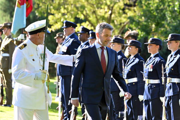 DENMARK ROYALS AUSTRALIA VISIT, Denmark s King Federik X inspects the Guard of Honour during a Ceremonial Welcome at Government House in Canberra, Sunday, March 15, 2026. ( NO ARCHIVING CANBERRA AUSTRALIAN CAPITAL TERRITORY AUSTRALIA Copyright: xMICKxTSIKASx 20260315144834649845