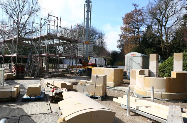 15 03 2026, xcex, GER, Hamburg, Stellingen, zoo, culture, animals, spring awakening at Hagenbeck Zoo, construction site at the historic Art Nouveau gate, entrance gate, reconstruction, landmark, symbolic image CE