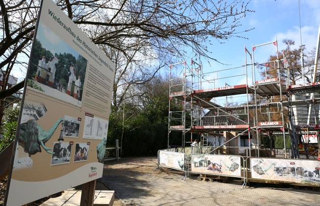 15 03 2026, xcex, GER, Hamburg, Stellingen, zoo, culture, animals, spring awakening at Hagenbeck Zoo, construction site at the historic Art Nouveau gate, entrance gate, reconstruction, landmark, symbolic image CE