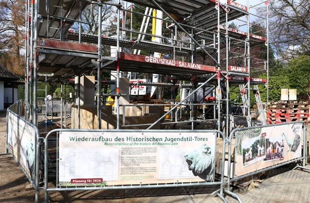 15 03 2026, xcex, GER, Hamburg, Stellingen, zoo, culture, animals, spring awakening at Hagenbeck Zoo, construction site at the historic Art Nouveau gate, entrance gate, reconstruction, landmark, symbolic image CE