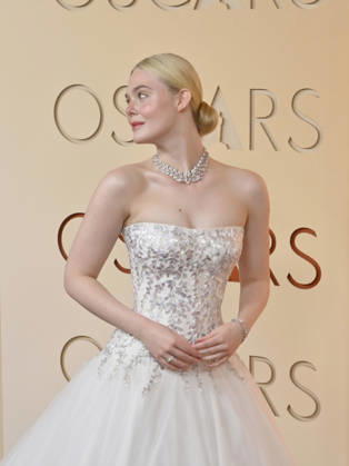 Elle Fanning arrives on the red carpet for the 98th annual Academy Awards in the Hollywood section of Los Angeles on Sunday, March 15, 2026. Conan O Brien will host the Oscars for the second consecutive year.  LAP20260315185 JIMxRUYMEN