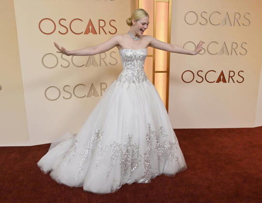 Elle Fanning arrives on the red carpet for the 98th annual Academy Awards in the Hollywood section of Los Angeles on Sunday, March 15, 2026. Conan O Brien will host the Oscars for the second consecutive year.  LAP20260315188 JIMxRUYMEN