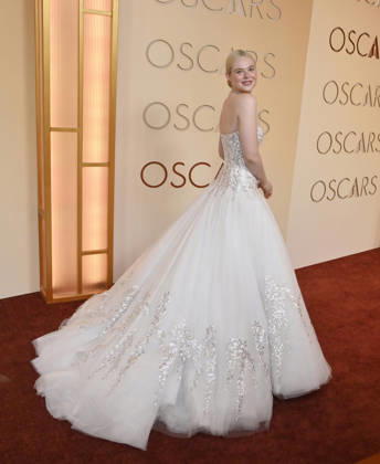 Elle Fanning arrives on the red carpet for the 98th annual Academy Awards in the Hollywood section of Los Angeles on Sunday, March 15, 2026. Conan O Brien will host the Oscars for the second consecutive year.  LAP20260315190 JIMxRUYMEN