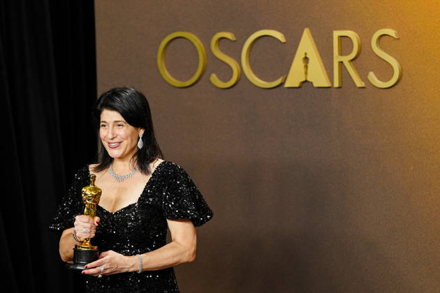 Cassandra Kulukundis celebrates in the press photo room after winning the Best Casting Oscar for One Battle After Another during the 98th annual Academy Awards in the Hollywood section of Los Angeles on Sunday, March 15, 2026. Conan O Brien is hosting the Oscars for the second consecutive year.  LAP20260315331 BONNIExCASH