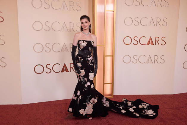 98th Oscars, Academy Awards Anne Hathaway arrives on the red carpet of the 98th Oscars at the Dolby Theatre at Ovation Hollywood on Sunday, March 15, 2026., Credit:Etienne Laurent The Academy Avalon United States of America, CA, Hollywood, Dolby Theater Copyright: xEtiennexLaurentx xThexAcademyx xAvalonx 1083332962