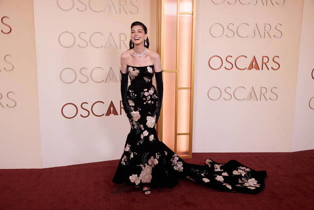 98th Oscars, Academy Awards Anne Hathaway arrives on the red carpet of the 98th Oscars at the Dolby Theatre at Ovation Hollywood on Sunday, March 15, 2026., Credit:Etienne Laurent The Academy Avalon United States of America, CA, Hollywood, Dolby Theater Copyright: xEtiennexLaurentx xThexAcademyx xAvalonx 1083332991