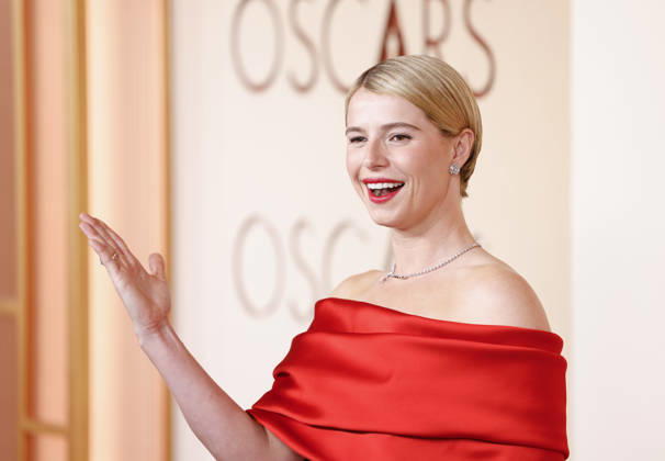 Jessie Buckley arrives on the red carpet for the 98th annual Academy Awards in the Hollywood section of Los Angeles on Sunday, March 15, 2026. Conan O Brien will host the Oscars for the second consecutive year.  LAP202603153004 JOHNxANGELILLO
