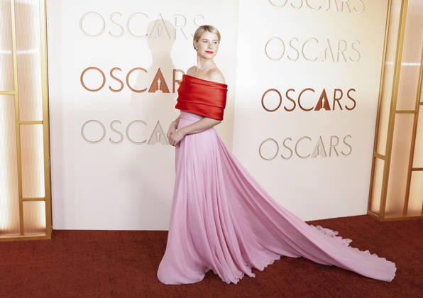 Jessie Buckley arrives on the red carpet for the 98th annual Academy Awards in the Hollywood section of Los Angeles on Sunday, March 15, 2026. Conan O Brien will host the Oscars for the second consecutive year.  LAP202603153005 JOHNxANGELILLO